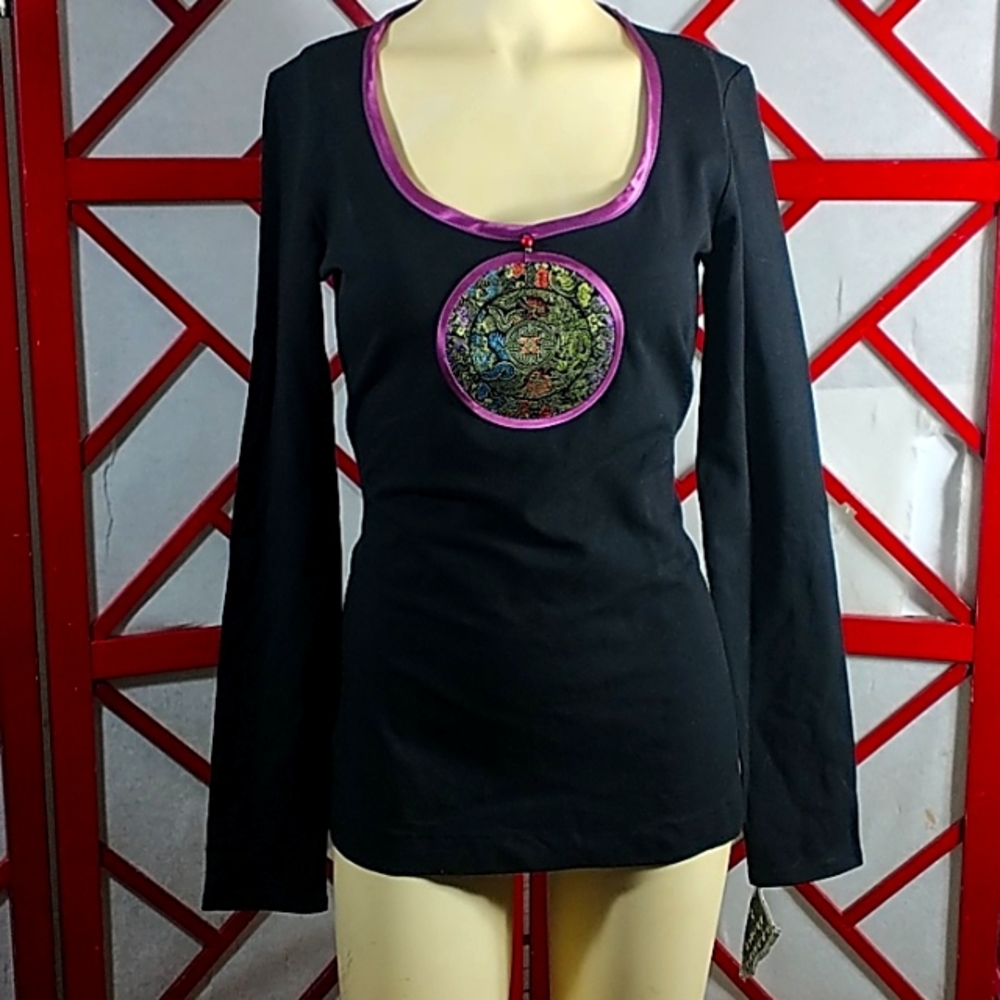 Medallion Neckline Knit Top